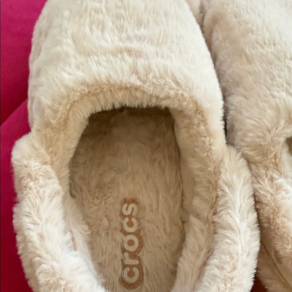 Cozy Crocs Creamy Pink Fuzzy Slippers - Picture 5 of 8